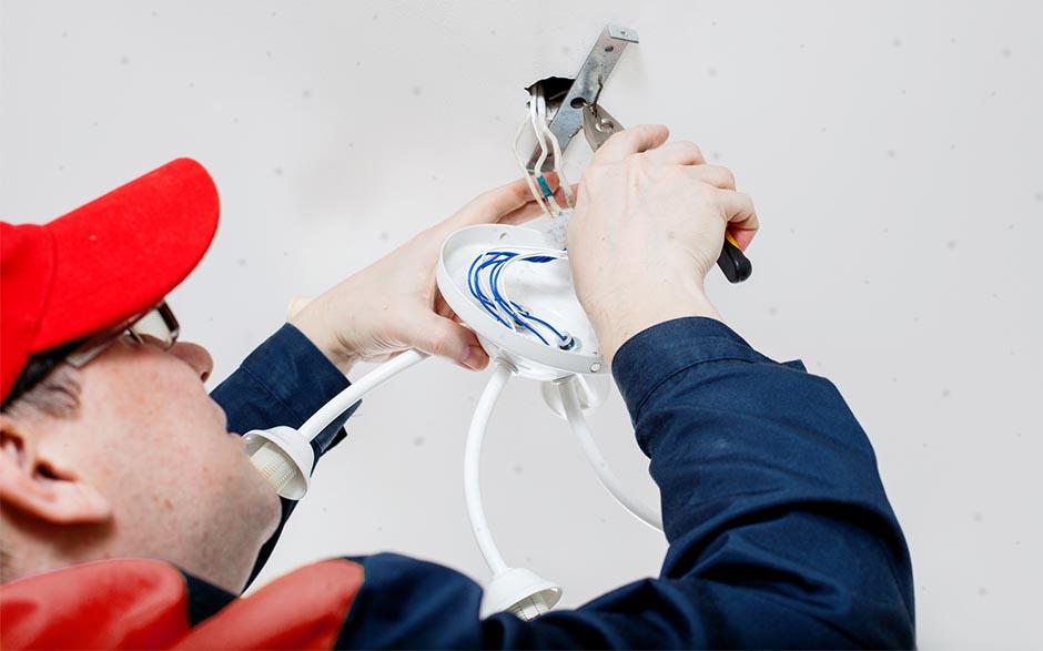 cherche électricien pas cher Paris 8